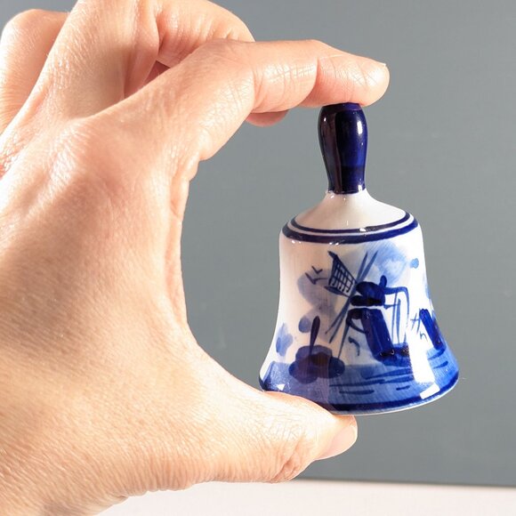 Small Delft Blue hand painted ceramic hand bell, Miniature table bell - Picture 3 of 10